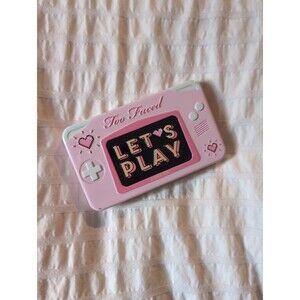 Too faced let's play eye shadow pallet